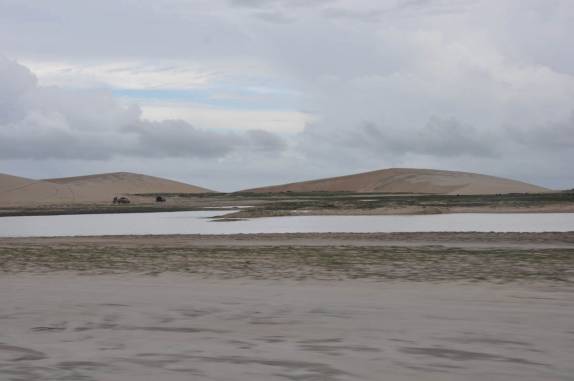 Lagos e dunas no caminho para Jericoacoara - CE